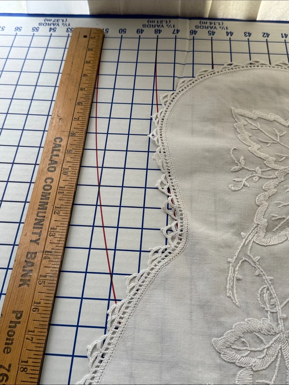 Vintage Madeira Hand Embroidered Linen Tablecloth White Berry Vine Crochet Lace